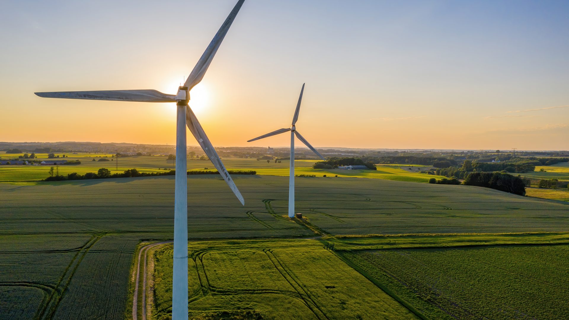 Wind turbines that produce electricity, built on a field in Skan